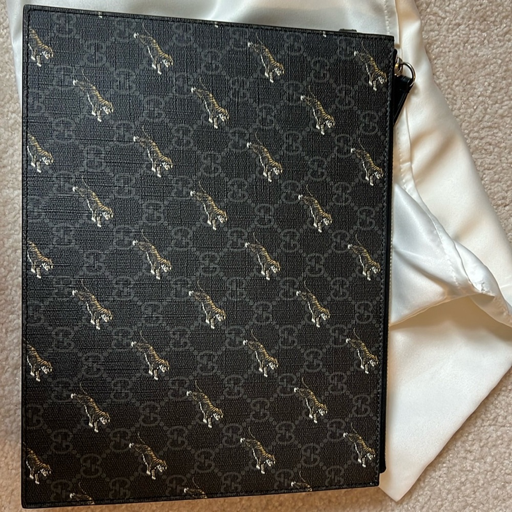 New Gucci pouch with tigers